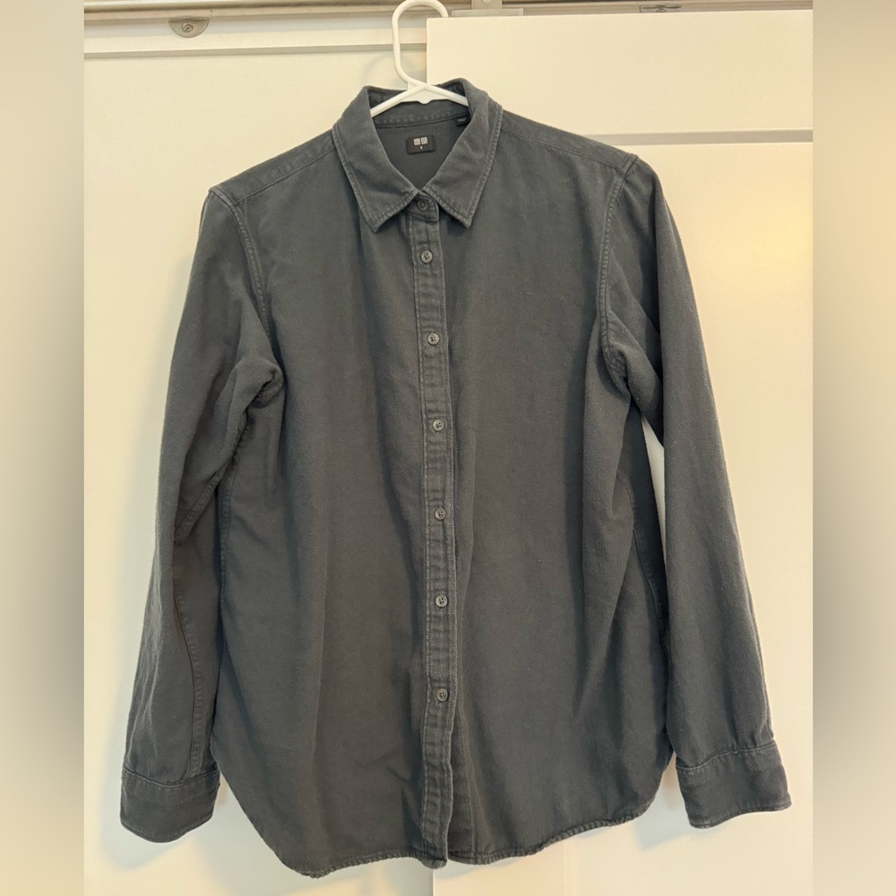 Uniqlo Women's Gray Flannel Button Up Shirt